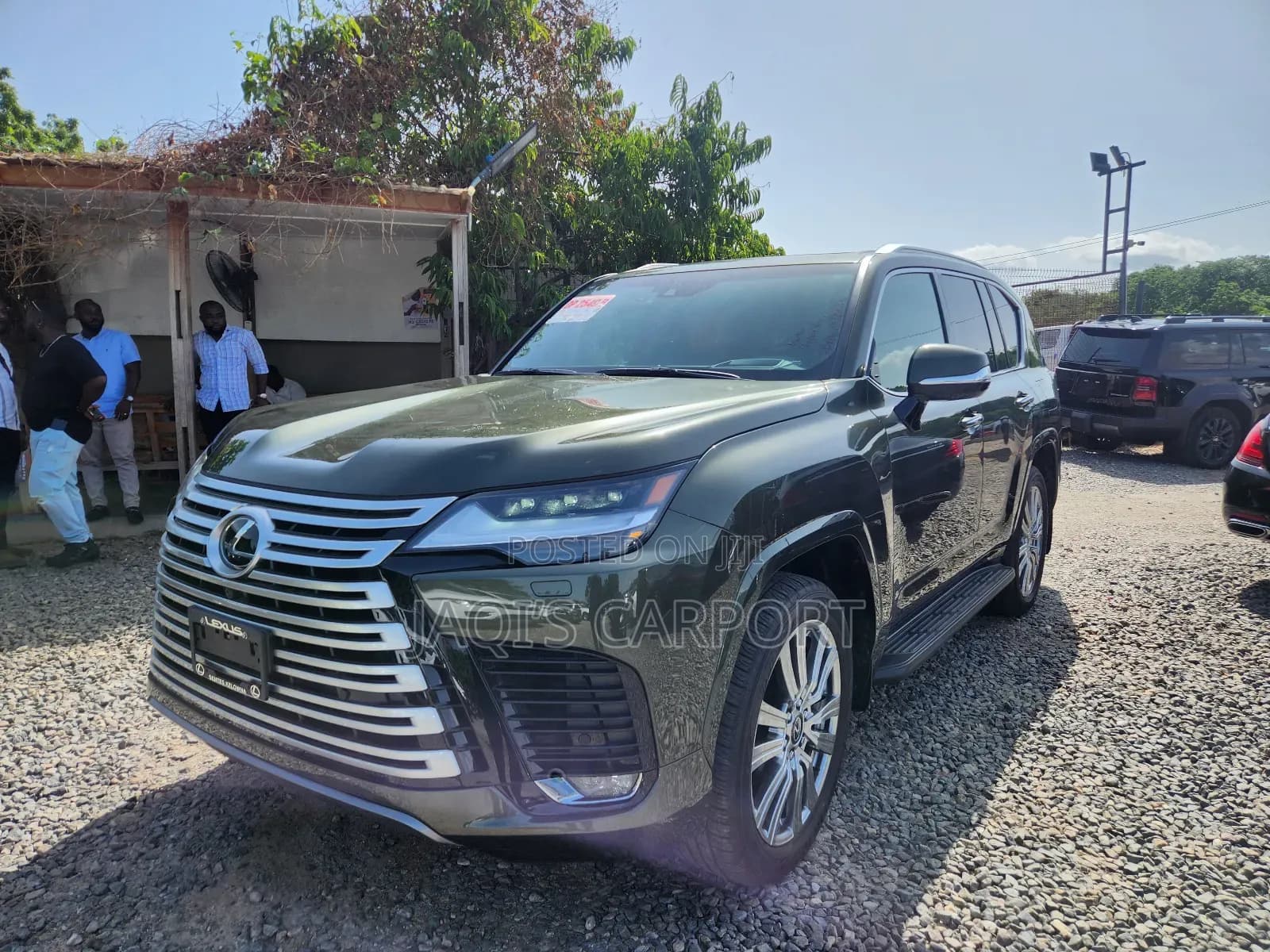 Photo of Lexus LX Green