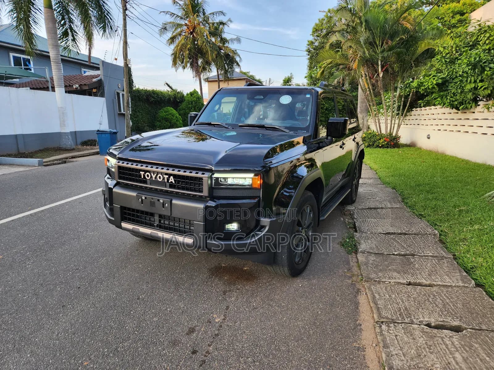 Photo of Toyota Land Cruiser Black