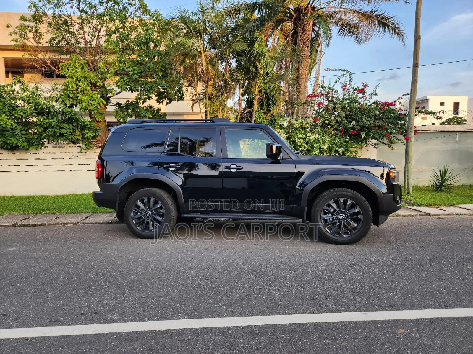 Toyota Land Cruiser Black thumbnail 5