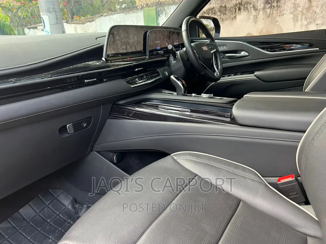 Cadillac Escalade Black thumbnail 4