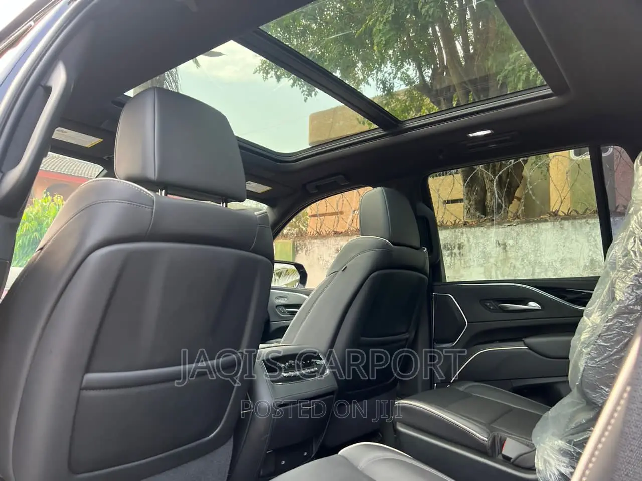 Cadillac Escalade Black thumbnail 5