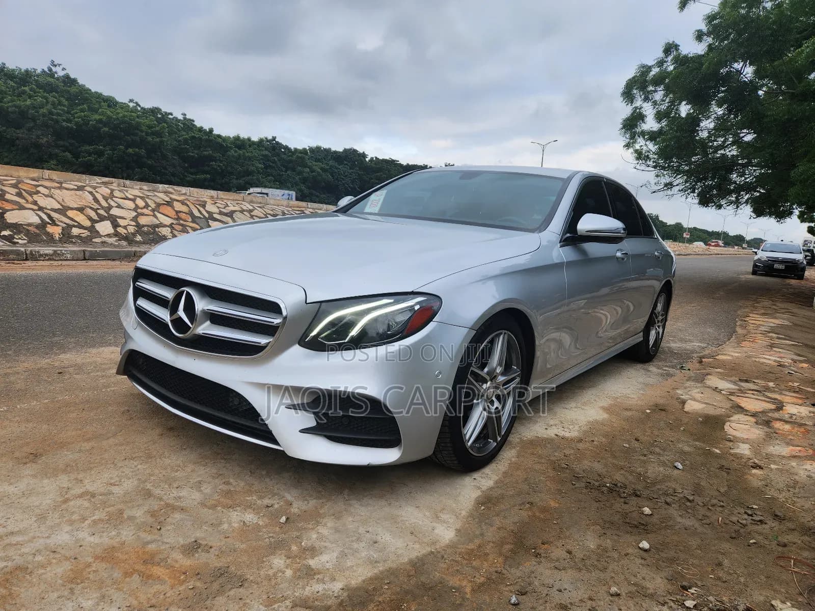 Mercedes-Benz E300 2017 Silver thumbnail 2